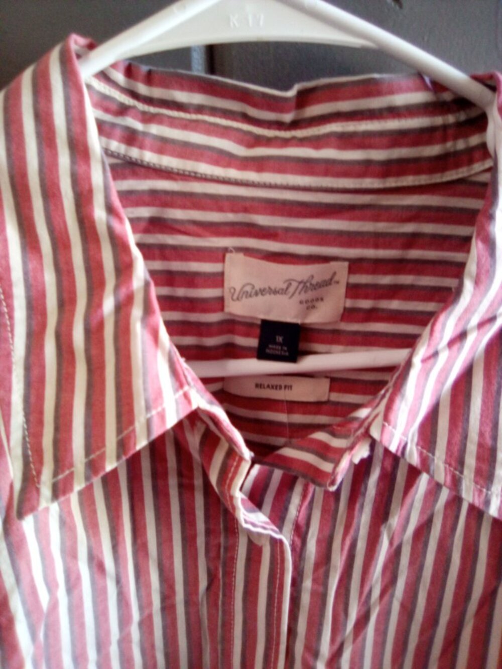 Universal Thread button up - Picture 3 of 4